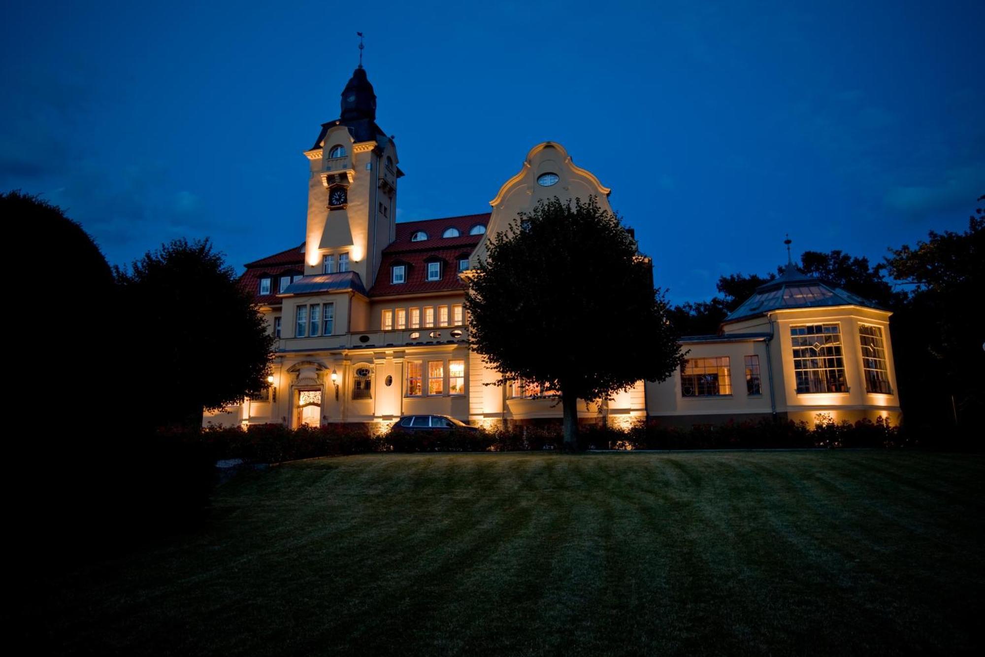 Bernsteinschloss Wendorf  Bagian luar foto