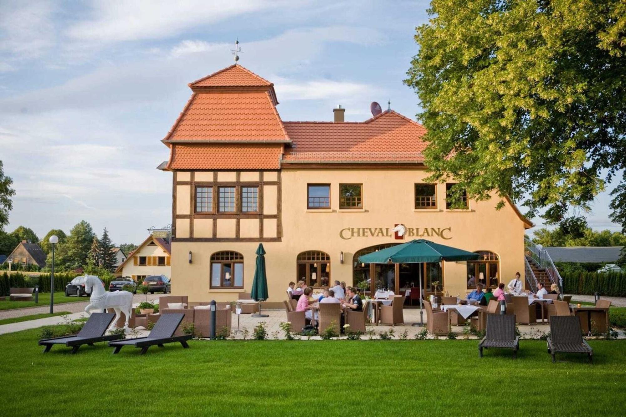 Bernsteinschloss Wendorf  Bagian luar foto