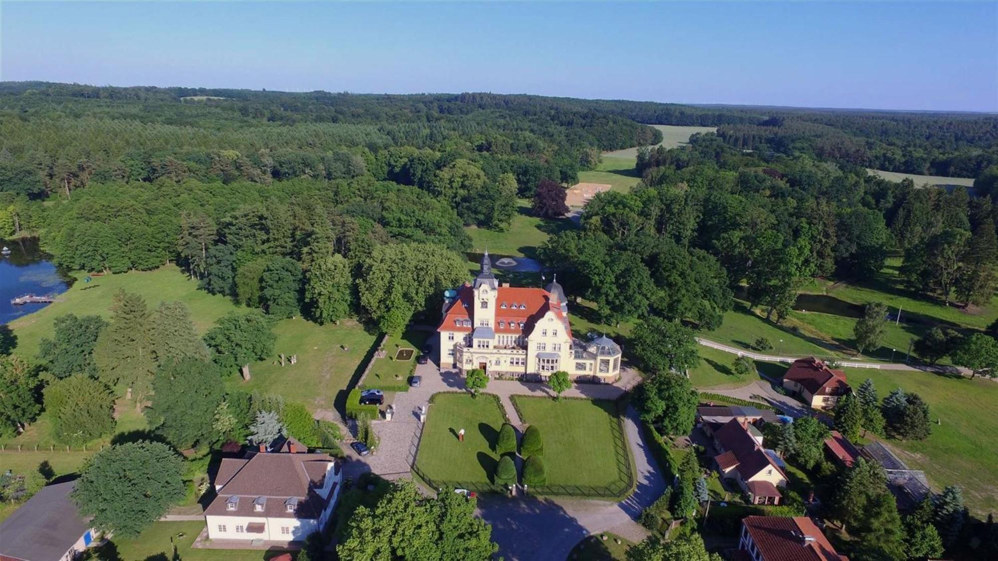 Bernsteinschloss Wendorf  Bagian luar foto